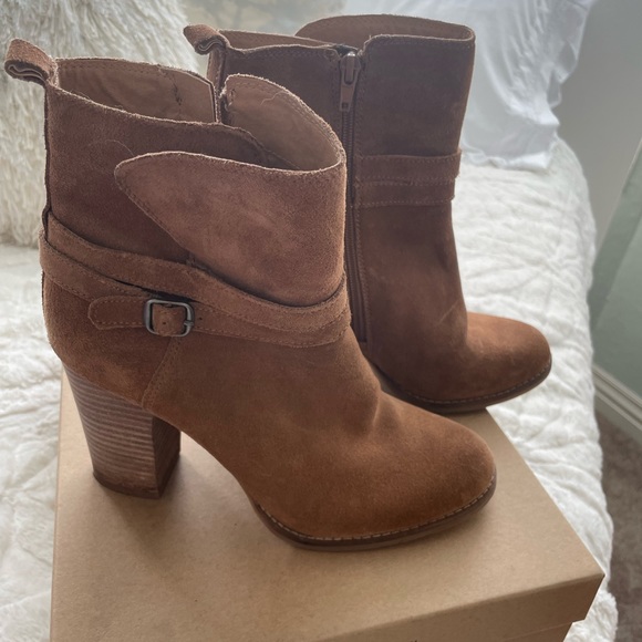 Lucky brand,  beige, suede boots - Picture 4 of 5